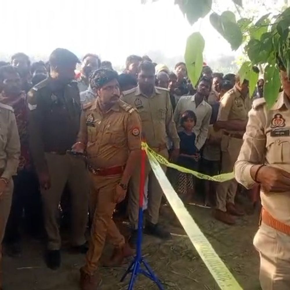 सीतापुर में हिस्ट्रीशीटर का शव पेड़ से लटका मिला:परिजनों ने अनहोनी की आशंका जताई, पेशी पर जाने के बाद हुआ था गायब