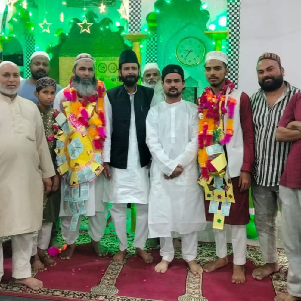 मस्जिद चिश्तिया नूरानी में कुरआन शरीफ मुकम्मल हुआ:27वीं तरावीह में संपन्न हुई परंपरा, अमन-चैन की दुआ