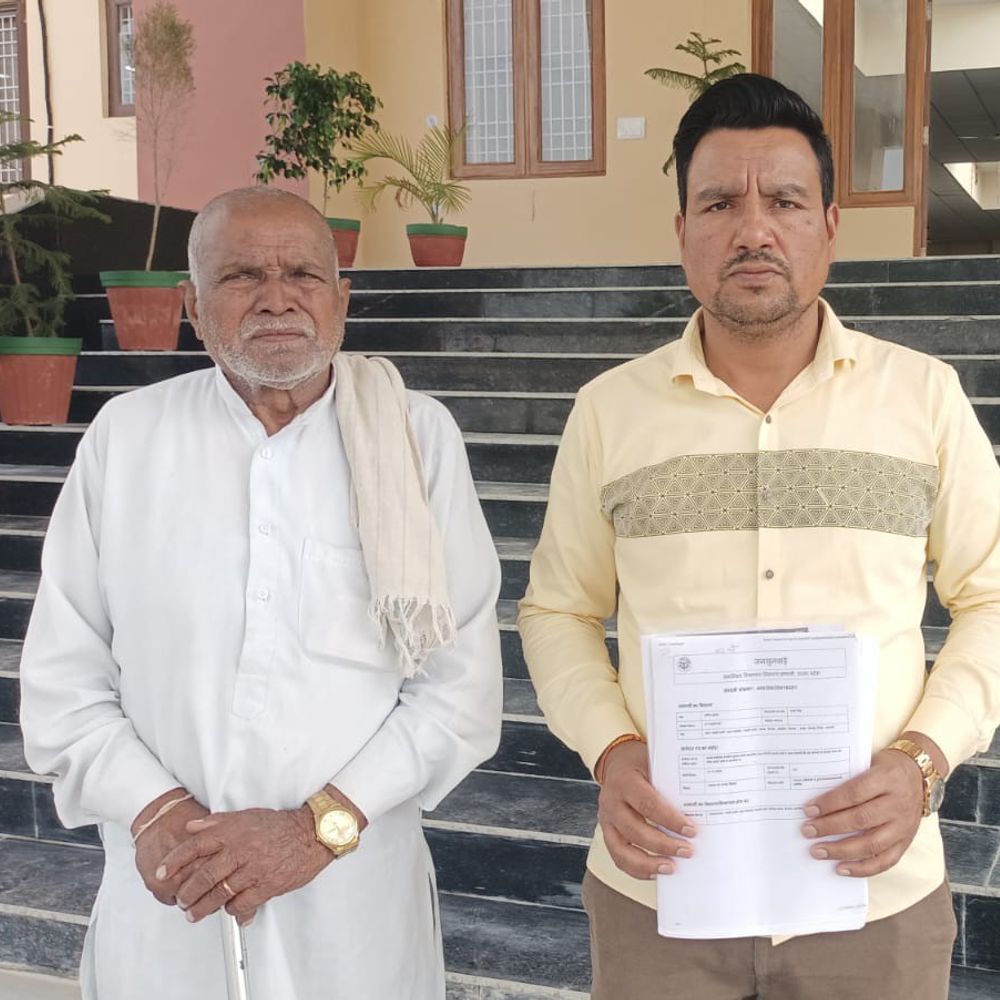 लेखपाल पर 50 हजार रुपए रिश्वत मांगने का आरोप:शामली में पीड़ित ने डीएम से की शिकायत, जांच कराकर दोषी पर कार्रवाई की मांग