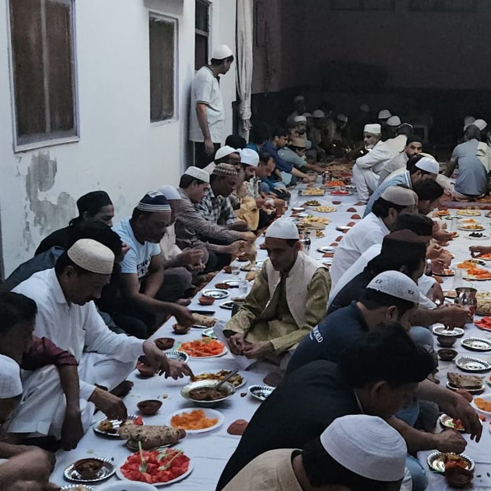 संभल में सपा नेता सईद अख्तर ने दी इफ्तार पार्टी:आपसी भाईचारा बढ़ाने के उद्देश्य से हुआ आयोजन