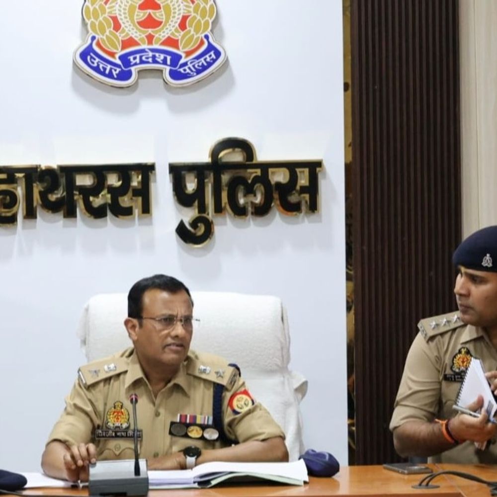 हाथरस में एसपी ने की अपराध गोष्ठी:एससी-एसटी और गैंगस्टर एक्ट के मामलों में निस्तारण पर जोर