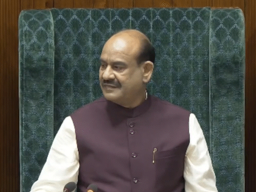 लोकसभा से 8 विपक्षी सांसदों का निलंबन हटा:स्पीकर बिरला ने सांसदों से कहा- पोस्टर और एआई से बनीं तस्वीरें न दिखाएं