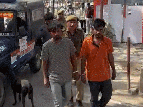 
                 ग्राइंडर ऐप से फंसाकर युवाओं को लूटने वाला गैंग एक्टिव:विदेश तक नेटवर्क, 15 करोड़ से अधिक यूजर्स; लखनऊ में 5 गिरफ्तार 
            