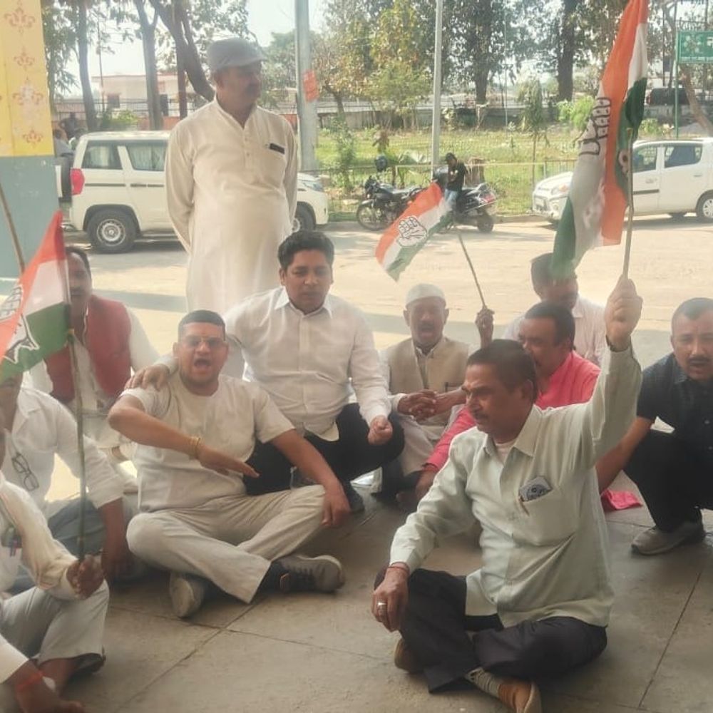 मनरेगा भुगतान को लेकर कांग्रेस का प्रदर्शन:विकास भवन घेरा, सरकार को दी उग्र आंदोलन की चेतावनी