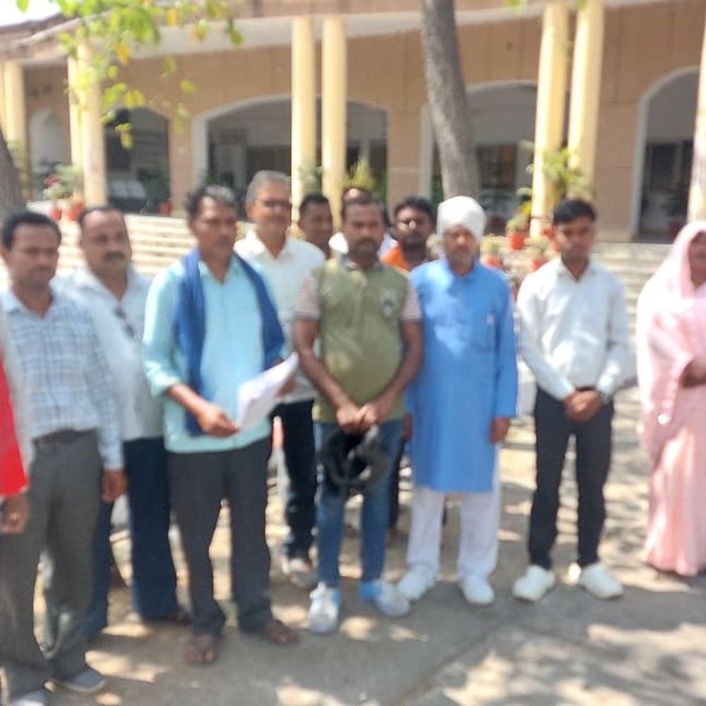 लोढी के मनोनीत प्रधान पर गंभीर आरोप:सोनभद्र में विकास कार्य ठप, ग्रामीणों से वसूली की शिकायत