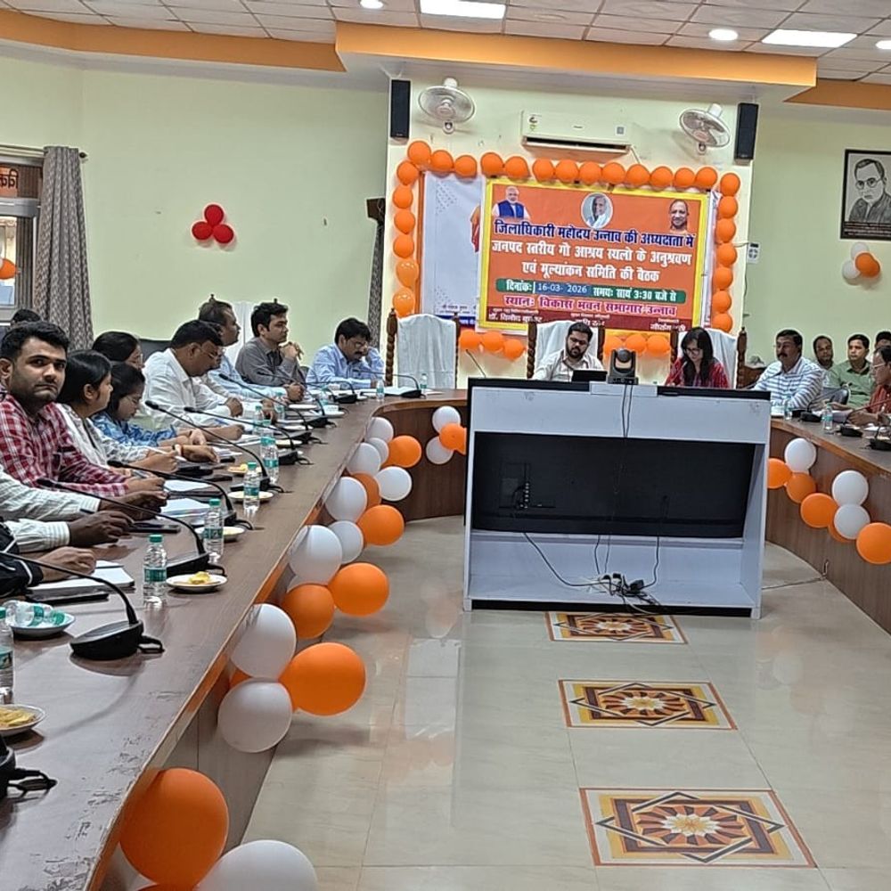 उन्नाव DM ने गौशालाओं की समीक्षा की:नवाबगंज छोड़कर सभी BDO का वेतन रोकने का आदेश, कहा- लापरवाही बर्दाश्त नहीं