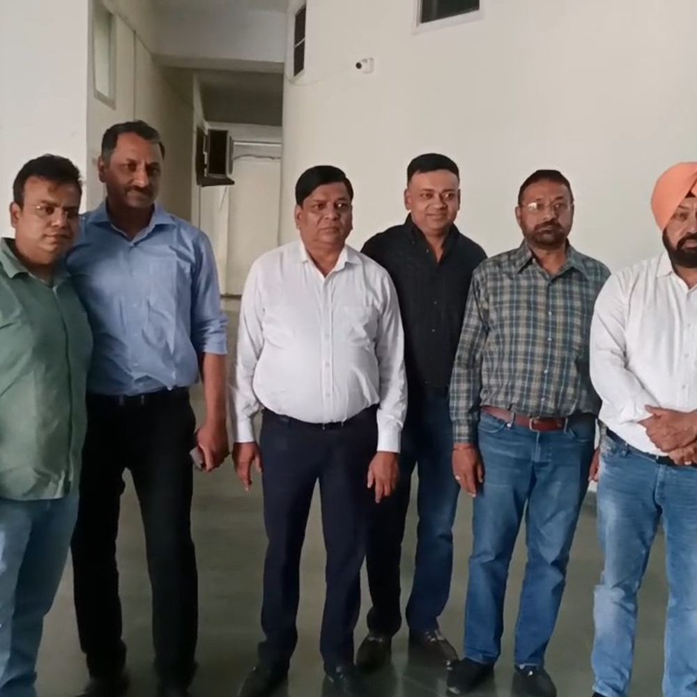 बठिंडा में LPG डिलीवरी स्टाफ से मारपीट:  डीसी से मिले एजेंसी मालिक, बोले- कार्रवाई ना हुई तो प्रशासन को सौंप देंगे चाबियां – Bathinda News