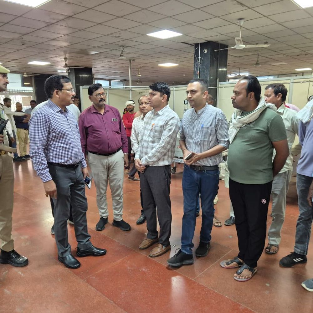 डीएम ने मेडिकल कॉलेज का औचक निरीक्षण किया:स्वच्छता सुधार के लिए दिए सख्त निर्देश, कहा- लापरवाही बर्दाश्त नहीं