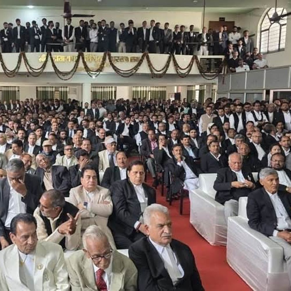 हाई कोर्ट बेंच पहले दें, तभी मवाना कोर्ट चलने देंगे:मेरठ बार एसोसिएशन की आम सभा में घोषणा, 'जस्टिस एट डोर स्टेप' लागू हो