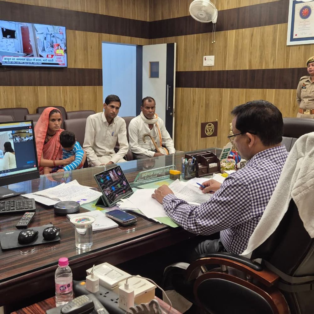 जालौन जनसुनवाई में मासूम को मिली मदद:डीएम ने दिलाया मुख्यमंत्री बाल सेवा योजना व RTE से लाभ