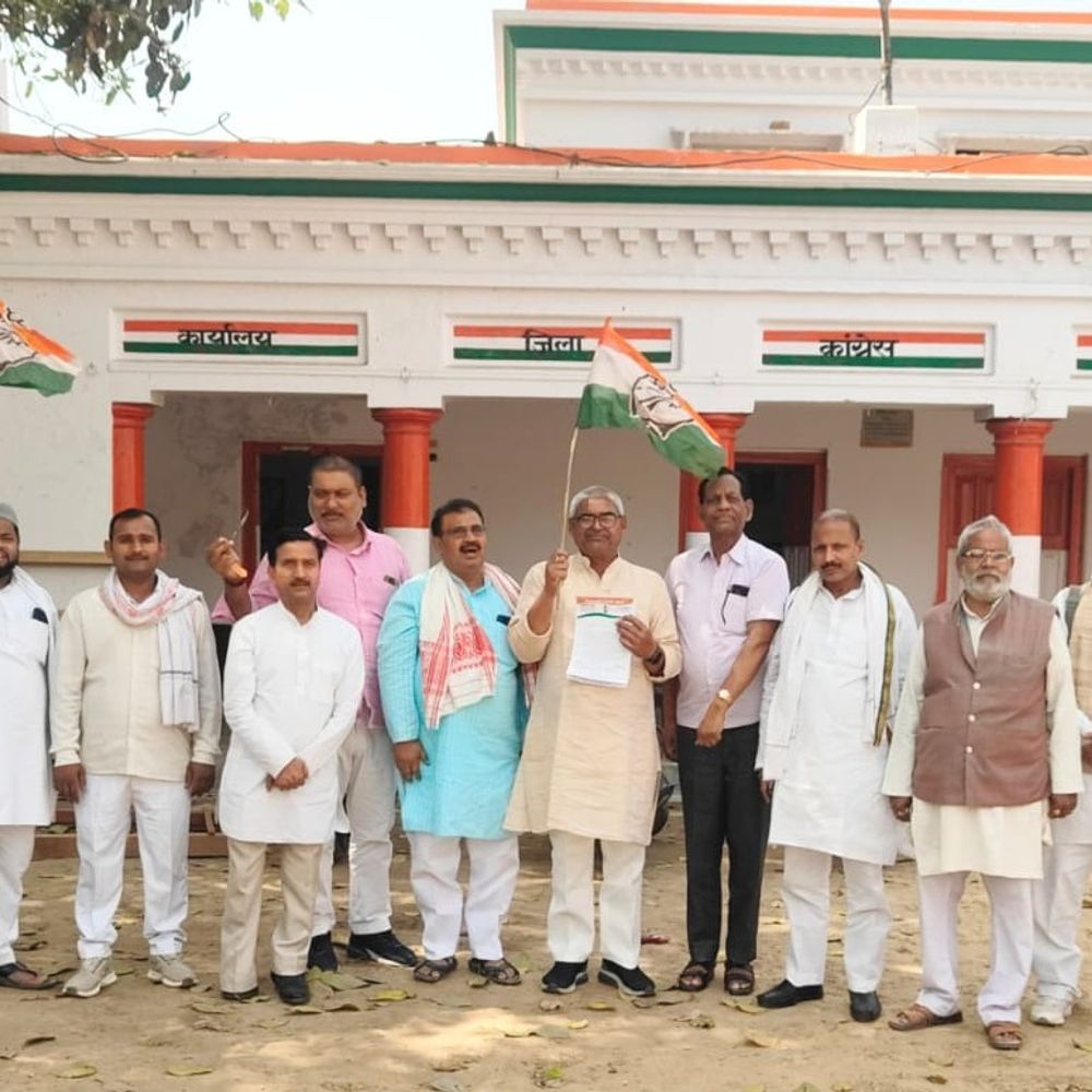 बलिया में मनरेगा मजदूरों का भुगतान लंबित:कांग्रेस ने सीडीओ को सौंपा ज्ञापन, जल्द भुगतान की मांग