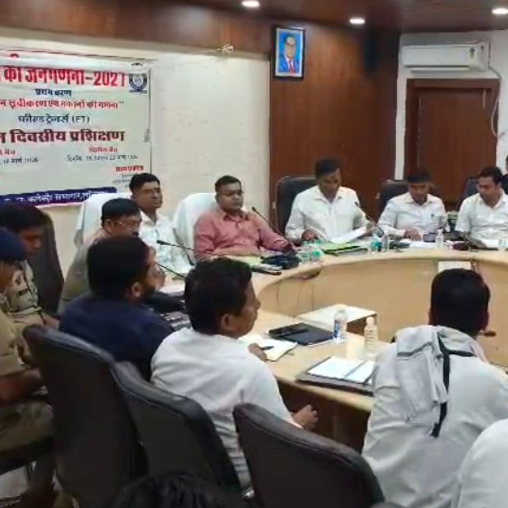 ललितपुर में पीस कमेटी बैठक, डीएम ने दिए निर्देश:त्योहारों पर कोई नई परंपरा शुरू नहीं करने की अपील