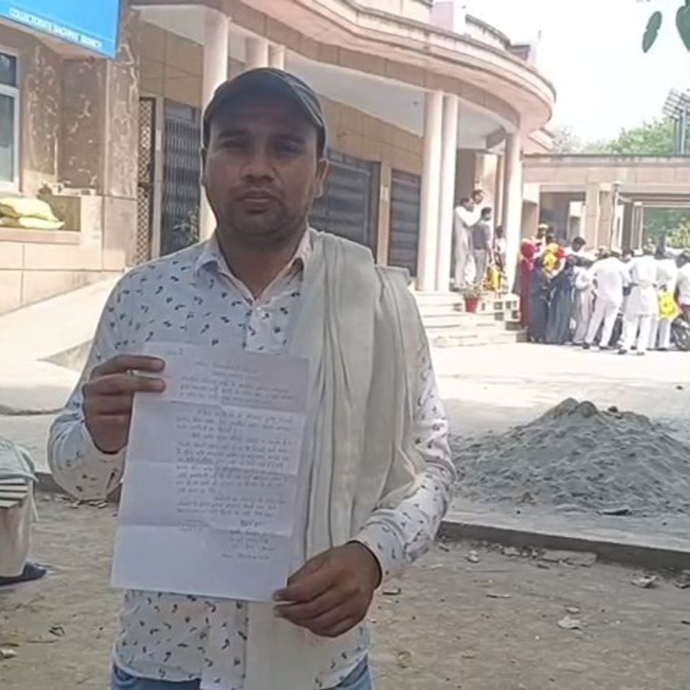 बागपत में भूमि रिकॉर्ड में गड़बड़ी का आरोप:पीड़ित ने जिलाधिकारी से न्याय की गुहार लगाई