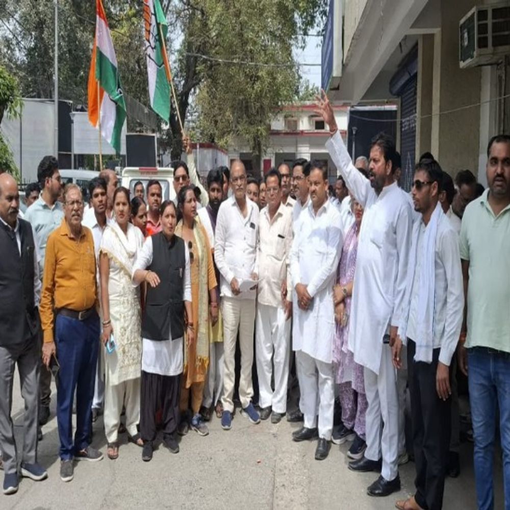 मनरेगा की मजदूरी को लेकर कांग्रेस का प्रदर्शन:कहा- भाजपा सरकार में हर वर्ग पीड़ित, तत्काल भुगतान की मांग की