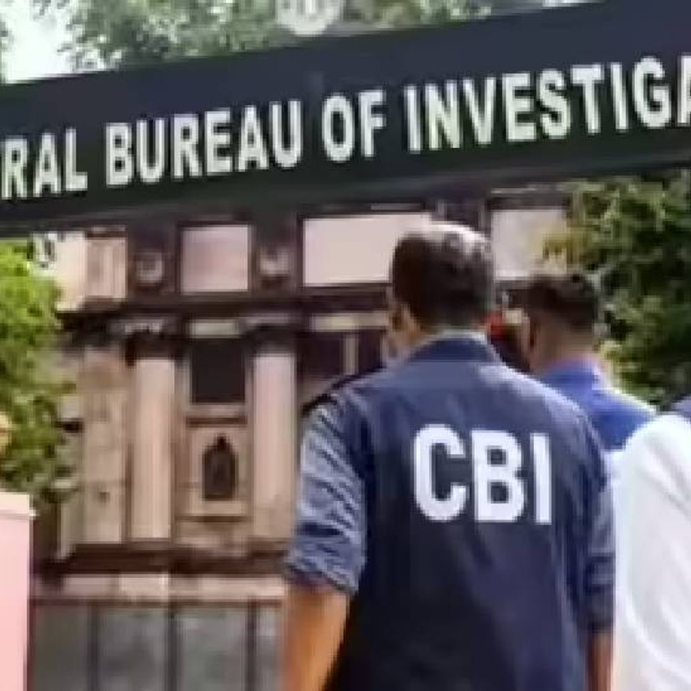 CBI ने रिश्वत लेते रंगे हाथों दो को किया गिरफ्तार:ECHS के मेडिकल ऑफिसर व निजी अस्पताल के प्रतिनिधि शामिल, रेफर करने के बदले लेते रिश्वत