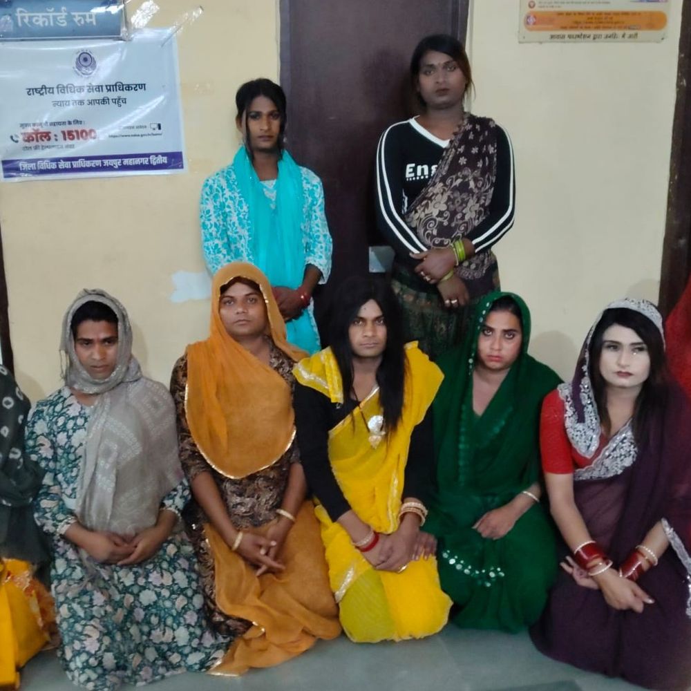 महिला-किन्नर का वेश बनाकर वसूली करने वाले 8 पुरुष गिरफ्तार:  एक महिला किन्नर भी पकड़ी; 200 फीट बाइपास पर वाहन चालकों से कर रहे थे जबरन वसूली – Jaipur News