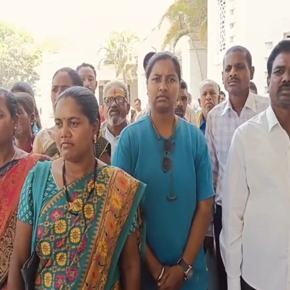 सरगुजा में अंग्रेजी शराब दुकान खोलने का विरोध:  ग्रामीण पहुंचे कलेक्टोरेट, सरपंच बोले- पंचायत का प्रस्ताव फर्जी, मेरे हस्ताक्षर नहीं – Ambikapur (Surguja) News