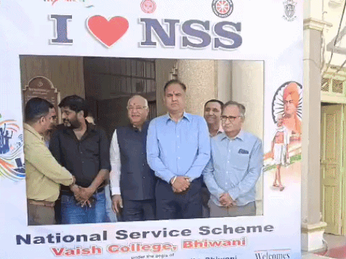 भिवानी के वैश्य कॉलेज में विश्वविद्यालय स्तरीय एनएसएस शिविर आयोजित:  SP सुमित कुमार बोले- फ्राड के तीन कारण, लालच, डर व कंफ्यूजन, डिजिटल लिटरेसी जरूरी – Bhiwani News