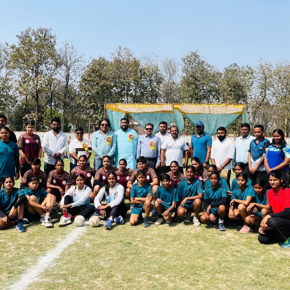 बलरामपुर में सीनियर महिला हैंडबॉल प्रतियोगिता का शुभारंभ:उत्तर प्रदेश खेल निदेशालय ने किया आयोजन, खिलाड़ियों में दिखा उत्साह