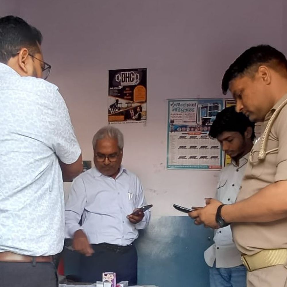 संभल में झोलाछाप डॉक्टर का क्लीनिक सील:सिटी मजिस्ट्रेट ने निरीक्षण कर बच्चे को अस्पताल भेजा, FIR के निर्देश दिए