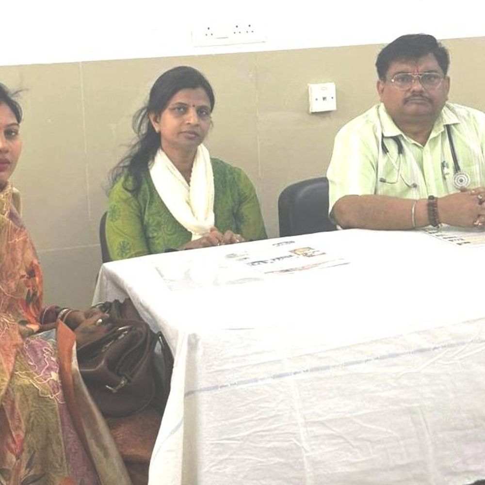 लखनऊ में रेलकर्मियों के लिए स्वास्थ्य जागरूकता बैठक का आयोजन:टाइफाइड और गर्मी की बीमारियों से बचाव पर दी गई जानकारी, डॉक्टरों ने साफ-सफाई और सही खानपान पर दिया जोर