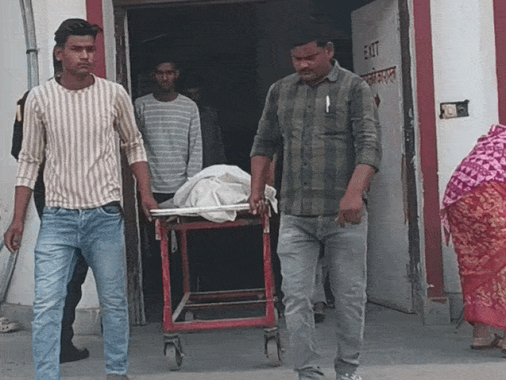 
                 झांसी में युवती ने निगल ली सल्फॉस, मौत:परिजन बोले-हमें पोस्टमॉर्टम नहीं कराना, भाई शव से लिपट कर रोया 
            