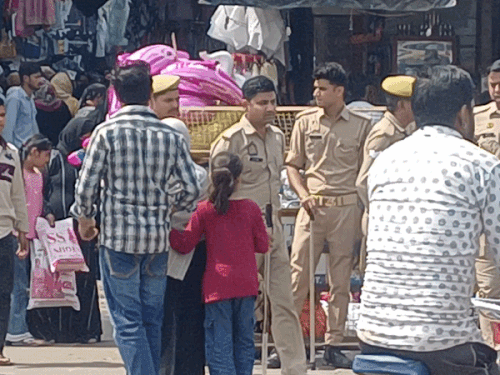 CCTV कैमरे से रखी जाएगी नमाज स्थलों पर नजर:RAF, PAC के अलावा QRT भी रहेगी मुस्तैद, सड़क पर नमाज को लेकर पुलिस अलर्ट