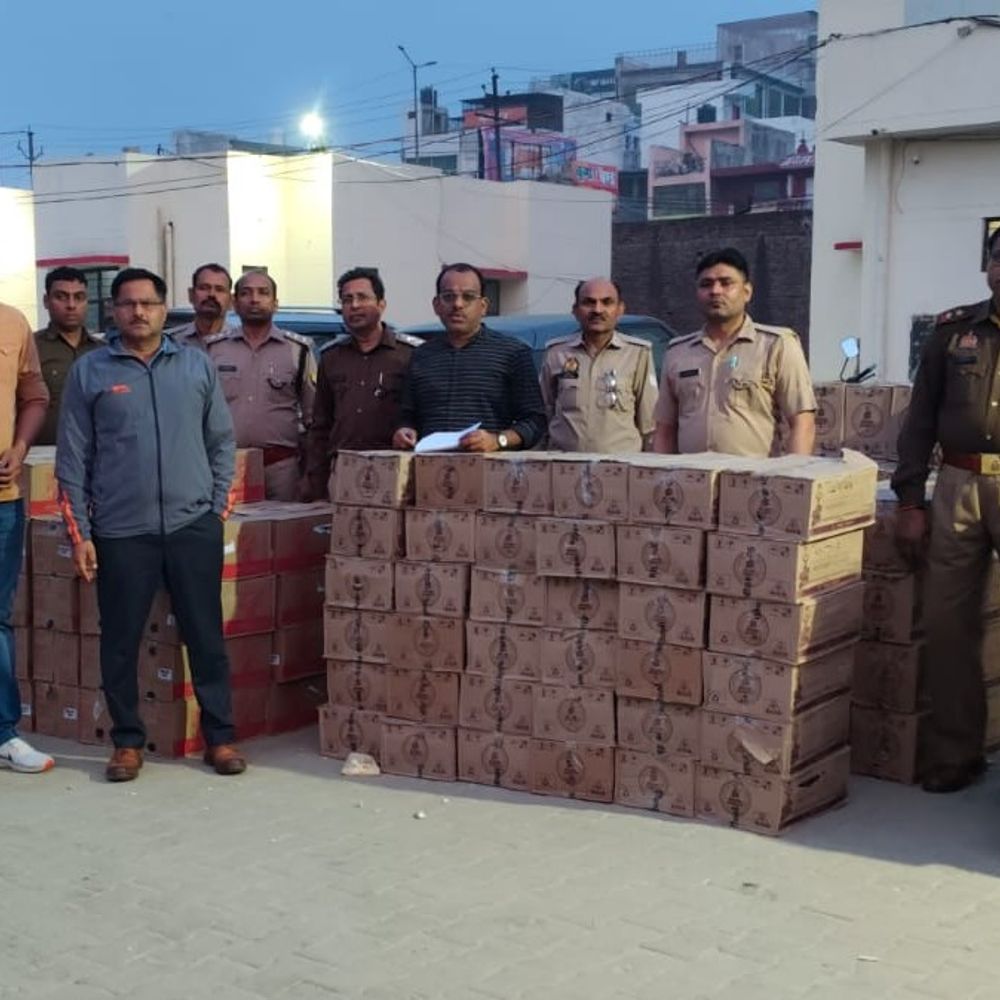 ग्रेटर नोएडा में 50 लाख की अवैध शराब पकड़ी:हरियाणा से बिहार ले जाई जा रही थी खेप, दादरी टोल प्लाजा के पास पकड़ी गई