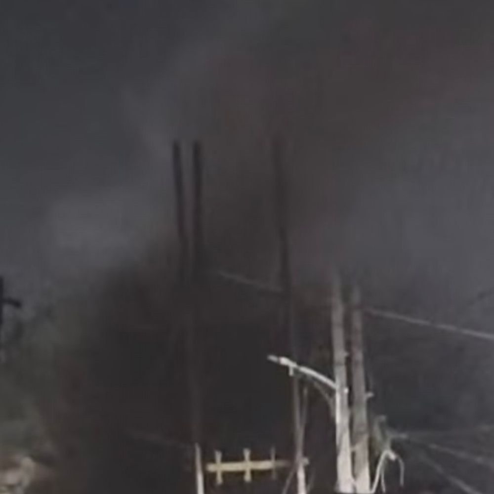 हरदोई के बावन रोड पर PNG पाइपलाइन में रिसाव:गंध फैलने से लोग घरों से बाहर निकले, प्रशासन ने स्थिति संभाली