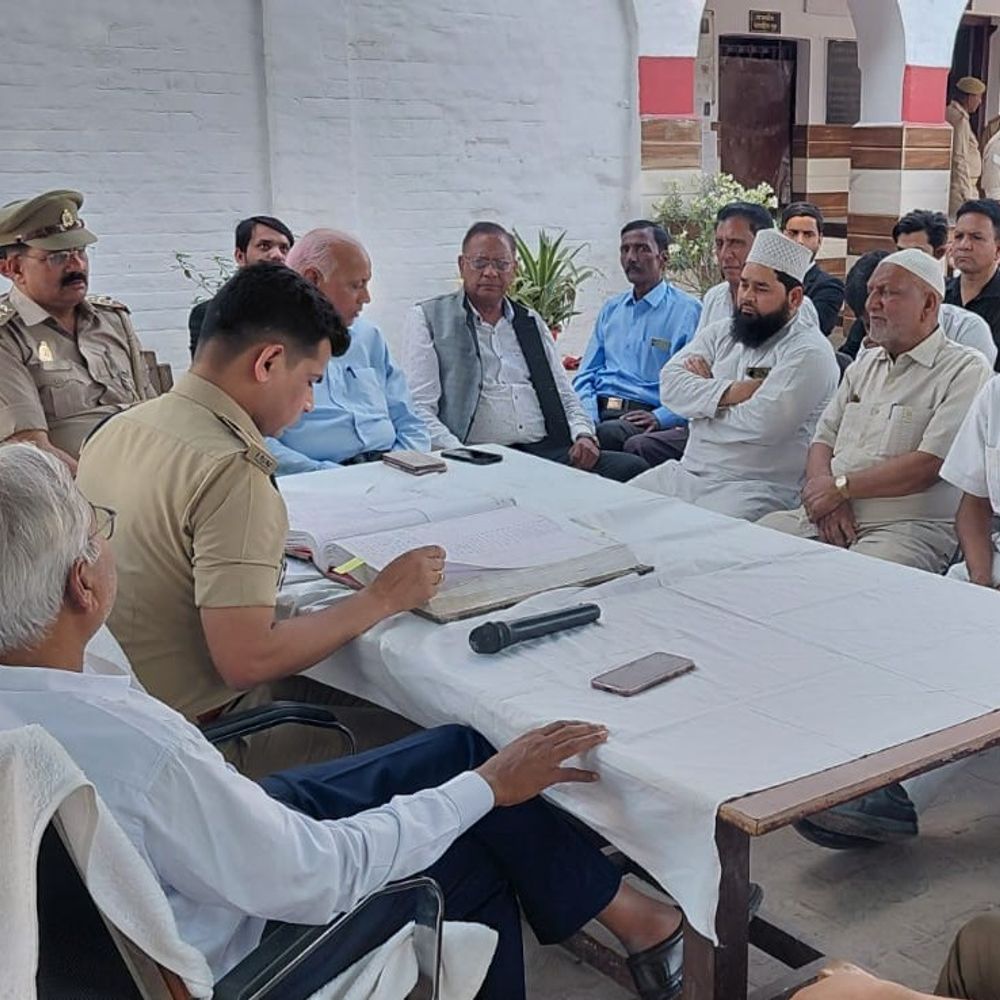 संभल में त्योहारों पर नई परंपरा नहीं होगी:पीस कमेटी बैठक में अधिकारियों ने दिए निर्देश, कहा- गड़बड़ी करने वाले बख्शे नहीं जाएंगे