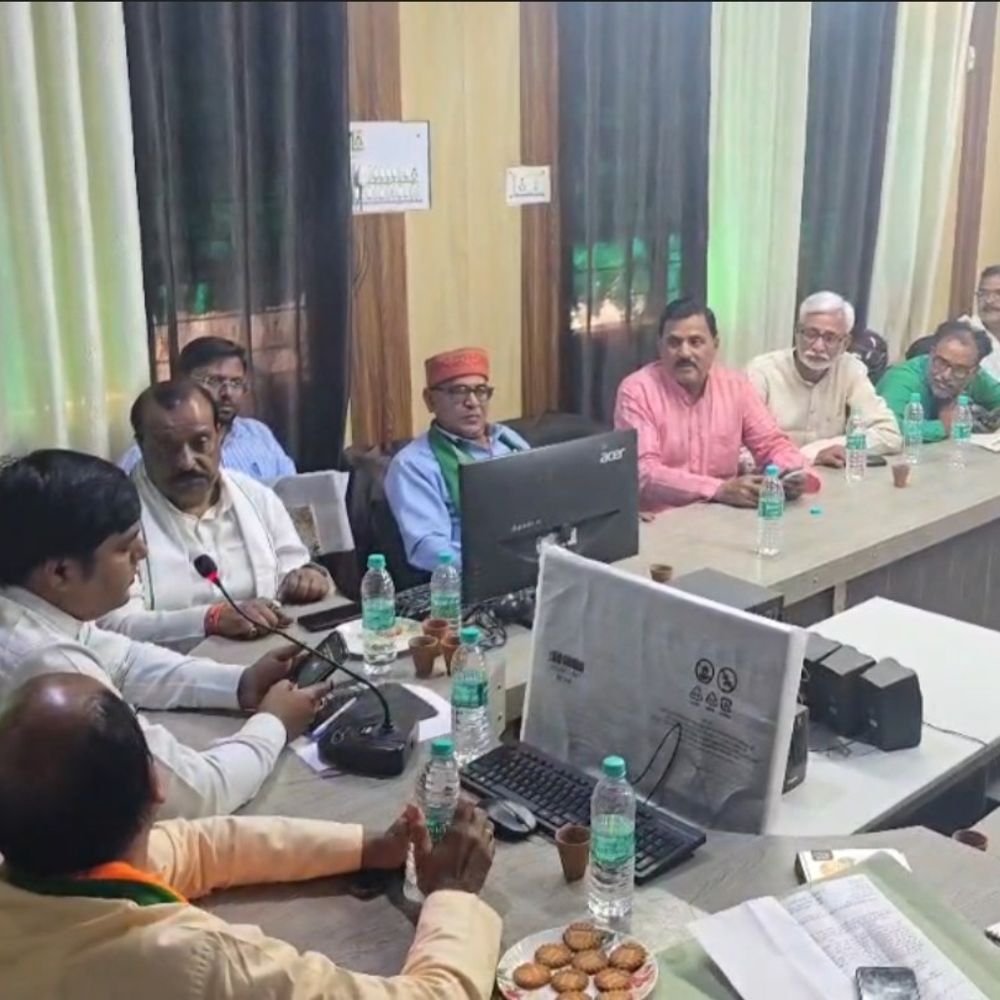 नहर सफाई में लापरवाही से फसलें खराब, सम्मान निधि अटकी:जालौन में किसान दिवस पर उठे मुद्दे, अधिकारियों को दिए निर्देश