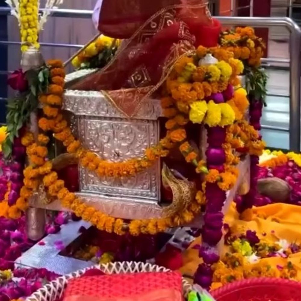 शक्ति की उपासनाः कल से चैत्र नवरात्रि शुरू:प्रयागराज में सज गए देवी के दरबार, मंदिरों में उमड़ेगा आस्था का सैलाब, सुरक्षा पुख्ता