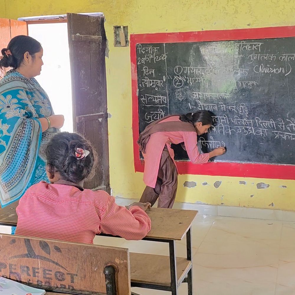 गोंडा के 437 परिषदीय विद्यालयों को 'निपुण-विद्यालय' घोषित किया गया:प्रशिक्षुओं ने शासन को सौंपी थी रिपोर्ट, शिक्षकों और छात्रों में उत्साह