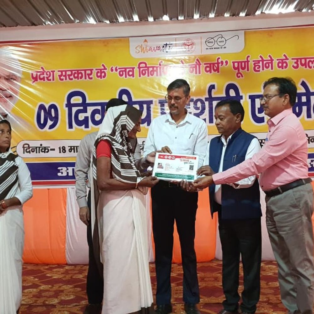 श्रावस्ती में नव निर्माण के नौ वर्ष पर प्रदर्शनी शुरू:7 लाभार्थियों को आयुष्मान कार्ड, 5 टीबी मरीजों को पोषण किट मिला