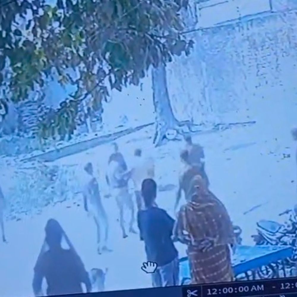 होली के दिन विवाद में लाठीचार्ज मामले में कार्रवाई:जौनपुर एसपी ने इंस्पेक्टर का किया ट्रांसफर, सब-इंस्पेक्टर और दो कांस्टेबल लाइन हाजिर