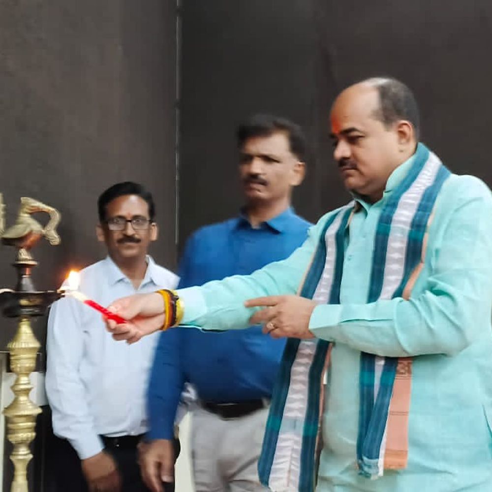 सरकार के 9 साल पूरे होने पर कार्यक्रम:जिला पंचायत अध्यक्ष ने किया शुभारंभ, स्कूली बच्चों ने सांस्कृतिक कार्यक्रम प्रस्तुत किए