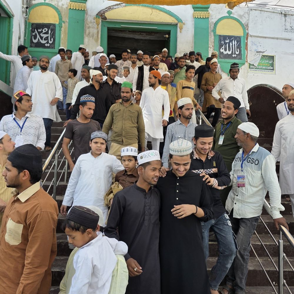 संभल में ईद पर नमाजियों पर पुष्पवर्षा की मांग:सपा के पूर्व जिलाध्यक्ष ने DM-SP-DIG को लिखा पत्र, कहा-हेलीकॉप्टर से फूल बरसाए जाएं