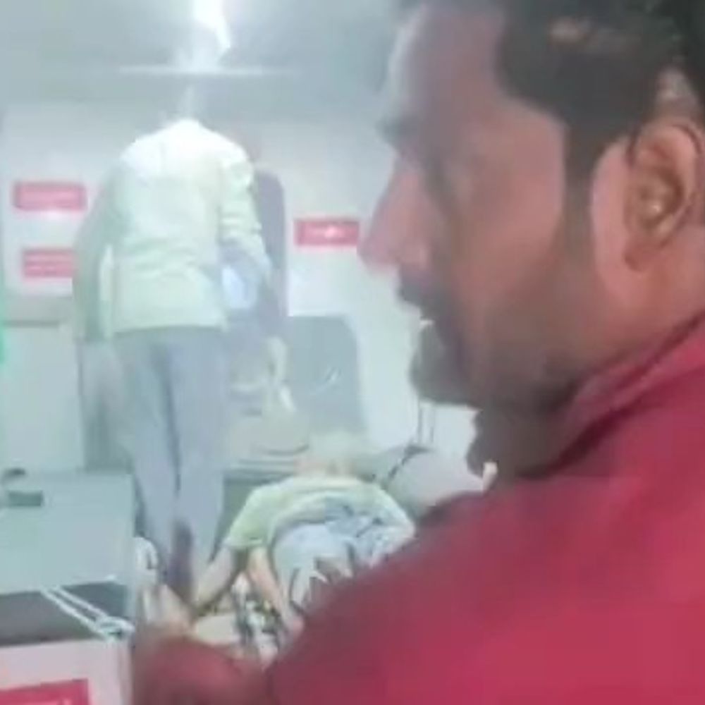 NH-2 पर अज्ञात वाहन की टक्कर से युवक गंभीर:मथुरा में हादसा, बेहतर इलाज के लिए आगरा रेफर