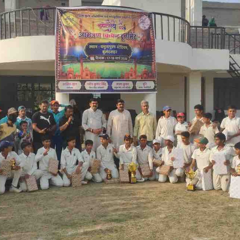 बुलंदशहर 11 ने अंडर-14 टूर्नामेंट जीता:एसएनएस एकेडमी को 20 रन से हराया, यमुनापुरम स्टेडियम में मैच