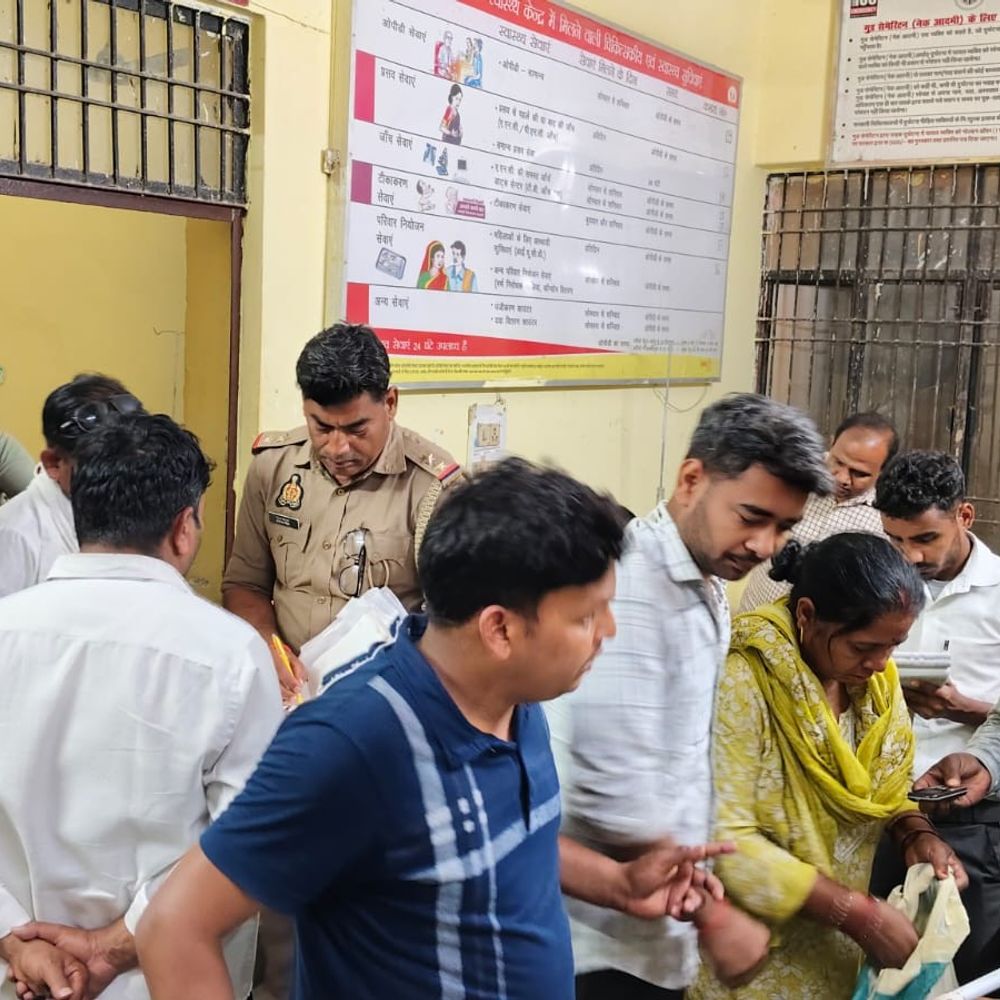 औरैया में ट्रैक्टर पलटने से चालक की मौत:सहार के सौथरा मार्ग पर हादसा, एक साथी घायल, अस्पताल में भर्ती