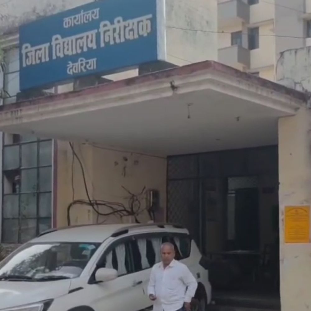 देवरिया में यूपी बोर्ड कॉपियों का मूल्यांकन शुरू:पहले दिन धीमी रही रफ्तार, 40 हजार से अधिक कॉपियां जांची गईं