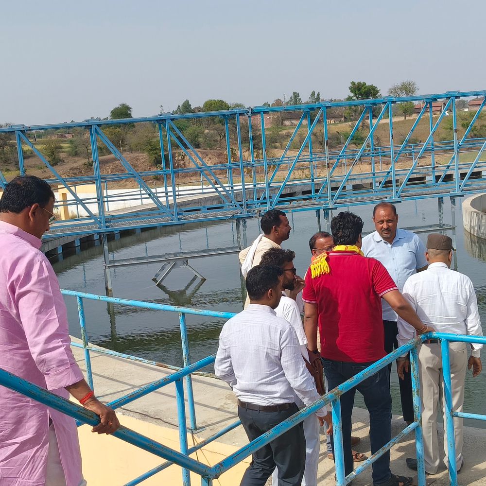 प्रधानों को जल शोधन प्रक्रिया समझाई गई:चित्रकूट में 30 अप्रैल तक सभी गांवों में जलापूर्ति का लक्ष्य