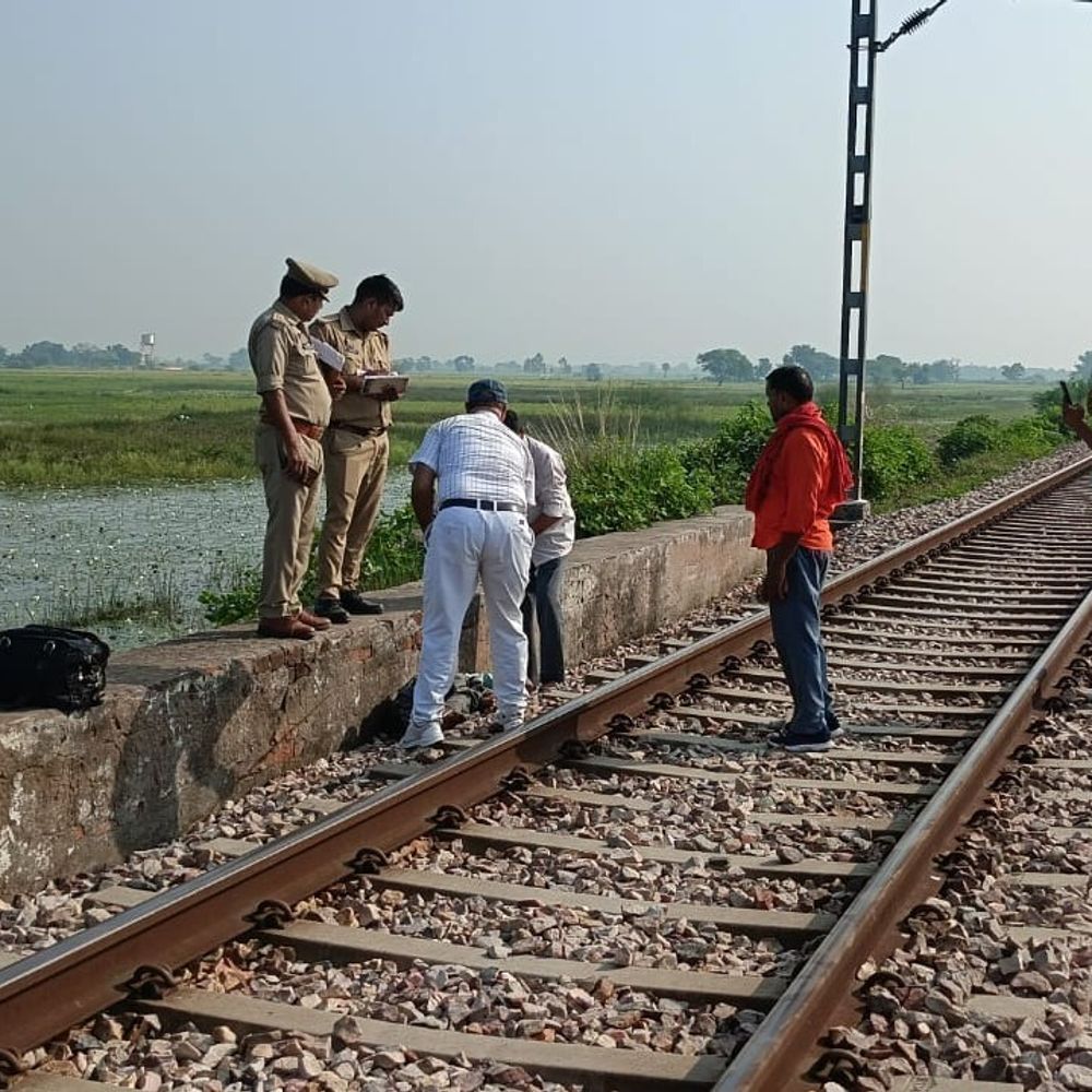 पनकी में ट्रेन से कटकर महिला की मौत:रेलवे ट्रैक पार करते समय हादसा, पुलिस शिनाख्त में जुटी