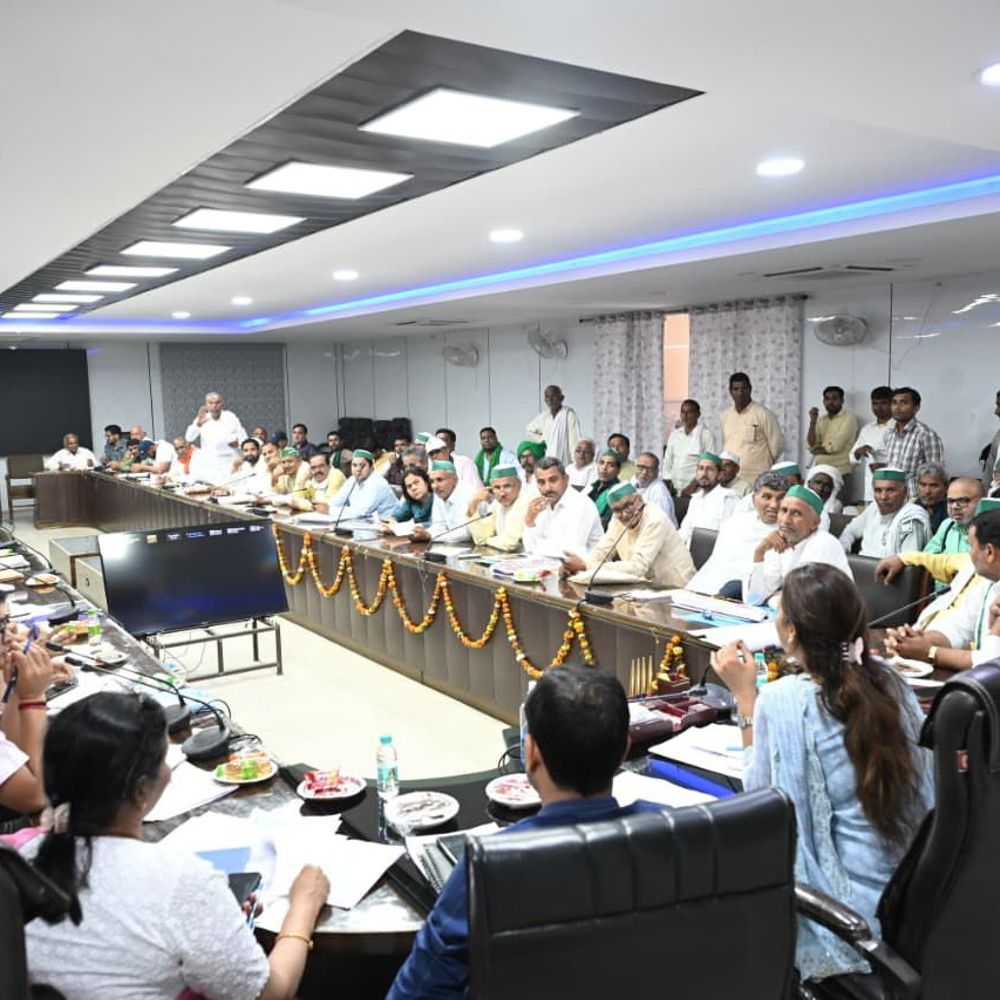 बागपत में प्राइवेट स्कूल-अस्पताल के बाहर रेट लिस्ट की मांग:किसान दिवस पर प्रदर्शन की चेतावनी, बकाया गन्ना भुगतान में देरी पर आक्रोश