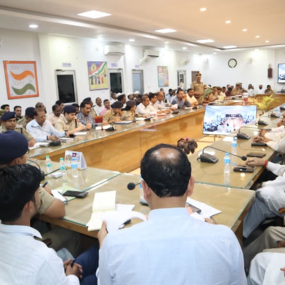 सहारनपुर में ईद से पहले शांति समिति की बैठक:प्रशासन ने सौहार्द, सुरक्षा, साफ-सफाई पर दिए निर्देश, SSP की अराजकतत्वों को चेतावनी