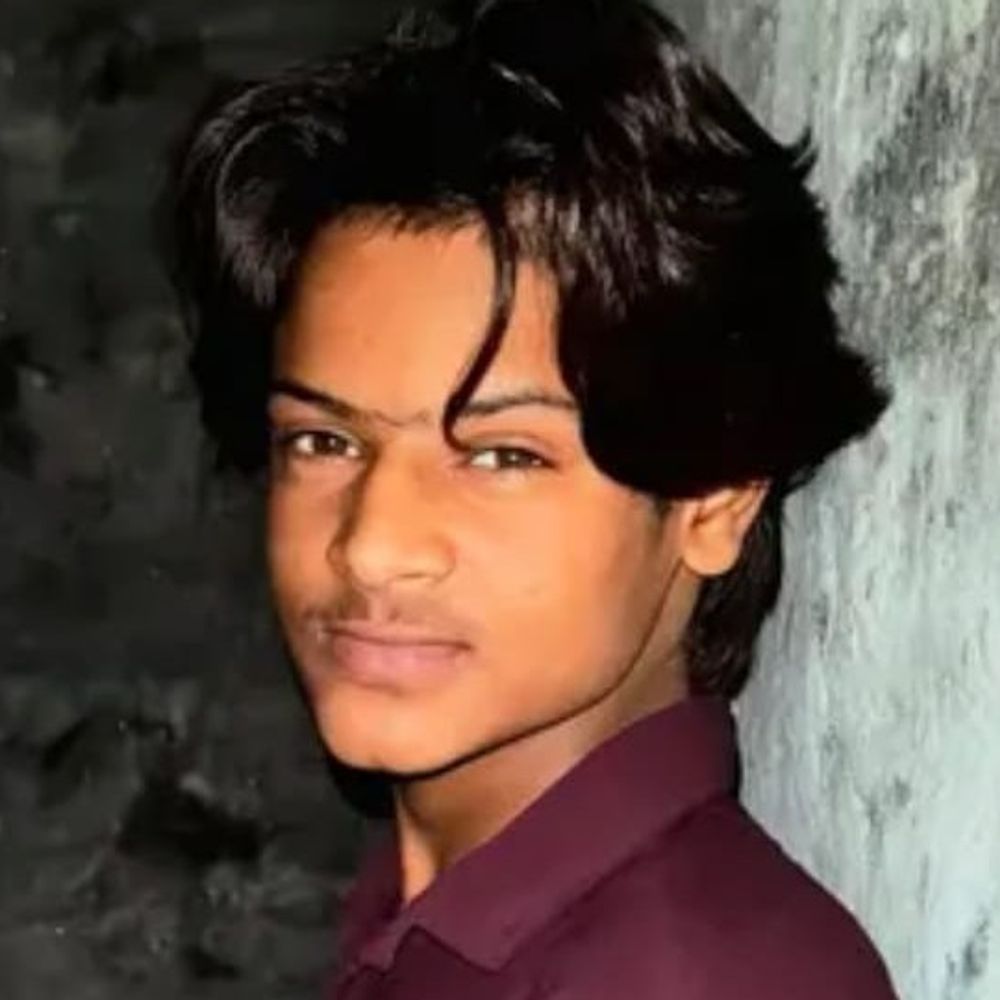 आम के पेड़ पर लटका मिला किशोर का शव:औरैया में संदिग्ध परिस्थितियों में गई जान, पुलिस जांच जारी