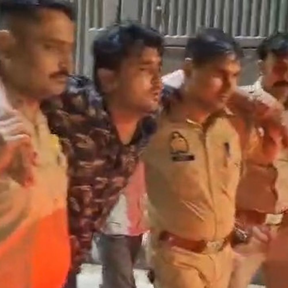 मथुरा में पुलिस मुठभेड़:गोलीबारी के मामले में हिस्ट्रीशीटर सहित दो आरोपी गिरफ्तार, एक के पैर में लगी गोली