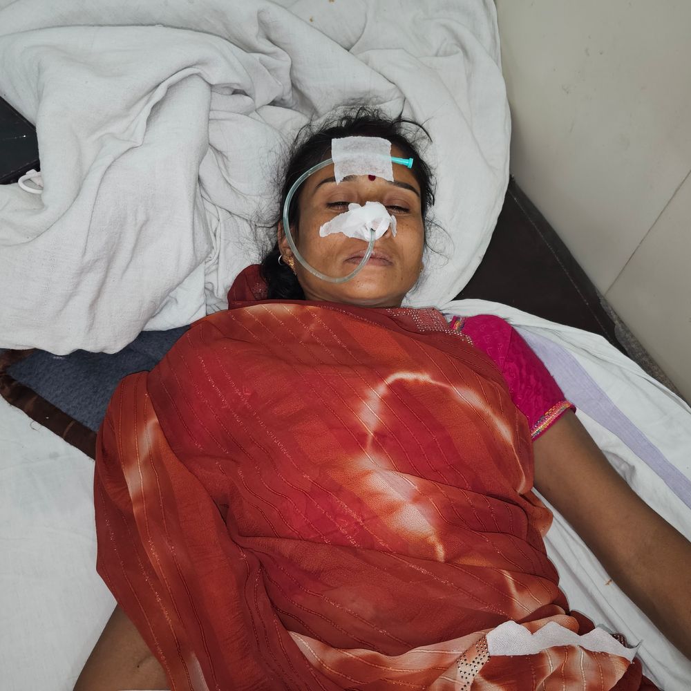 मंदसौर में महिला ने पानी समझकर पिया फिनाइल:बकरियां चराकर लौटने के बाद हुई घटना, अस्पताल में भर्ती