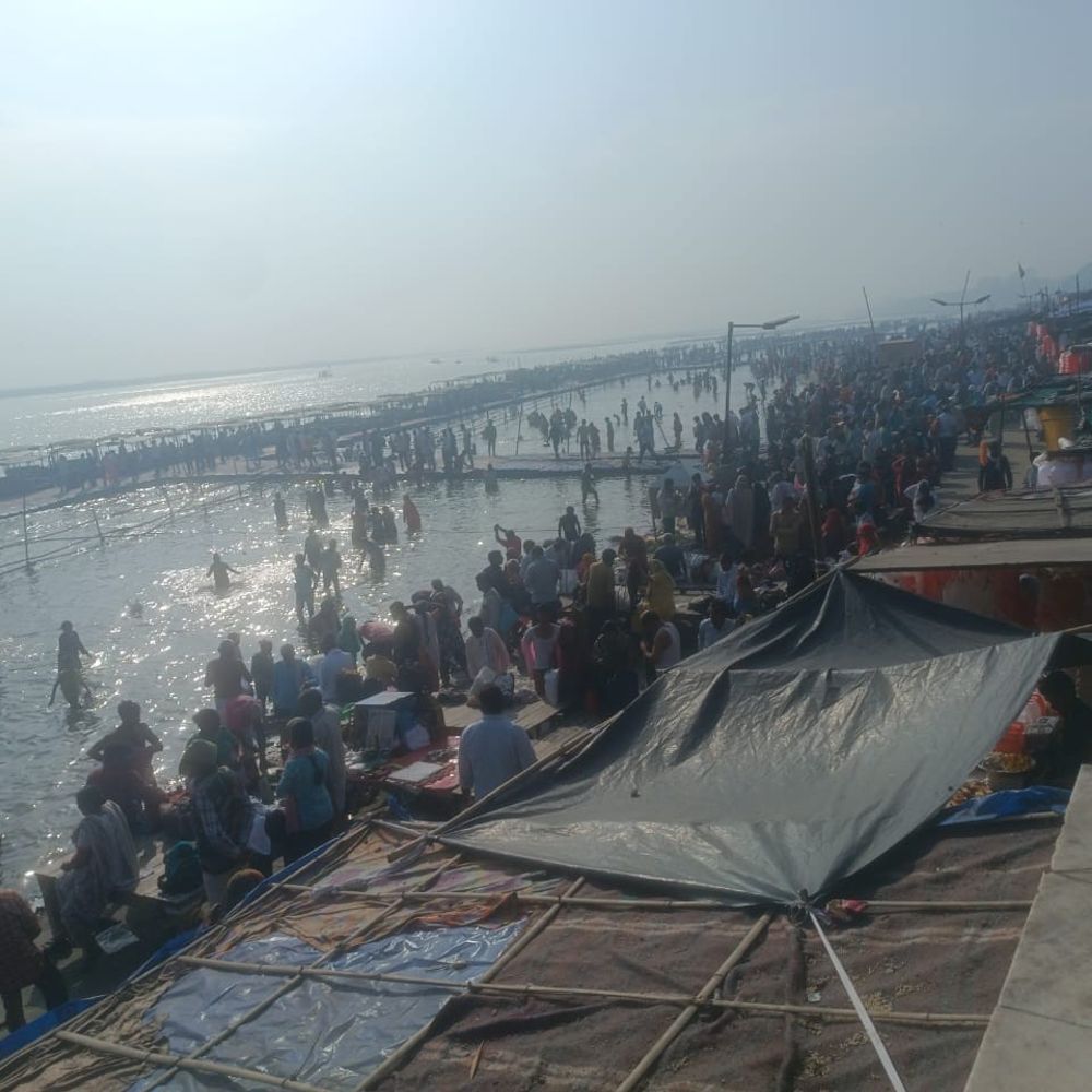 हजारों श्रद्धालुओं ने गंगा में लगाई डुबकी:अमरोहा के बृजघाट-तिगरी धाम पर चैत्र अमावस्या का स्नान, 'हर-हर गंगे' के जयकारे गूंजे