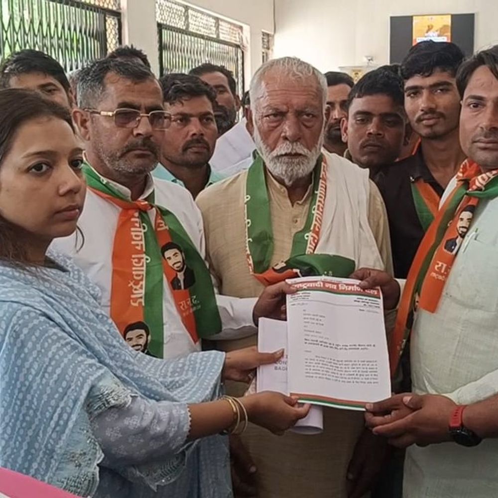 श्रीकांत त्यागी की सुरक्षा को लेकर बागपत में प्रदर्शन:कार्यकर्ताओं ने राष्ट्रपति के नाम सौंपा ज्ञापन, दोषियों के खिलाफ कार्रवाई की मांग